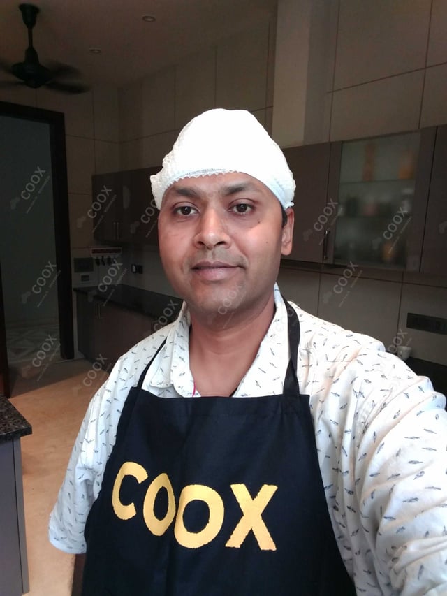 Chef from COOX at bookings. Professional cooks chefs at home