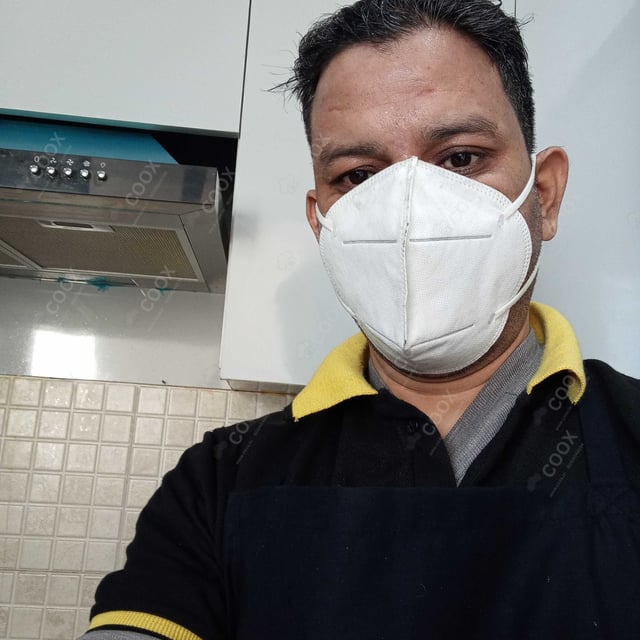 Chef from COOX at bookings. Professional cooks chefs at home