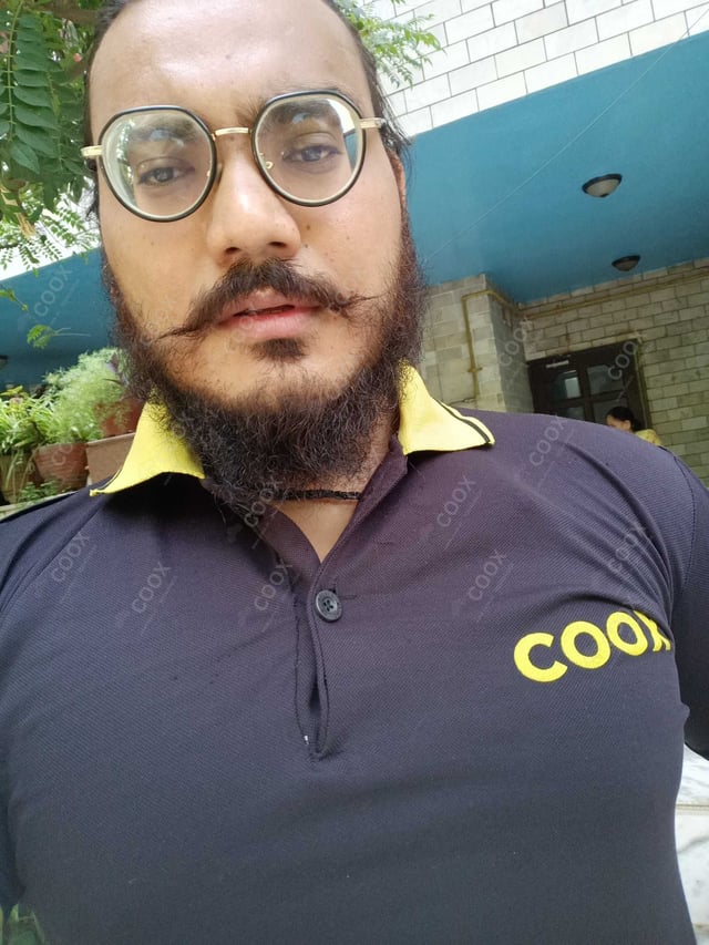 Chef from COOX at bookings. Professional cooks chefs at home