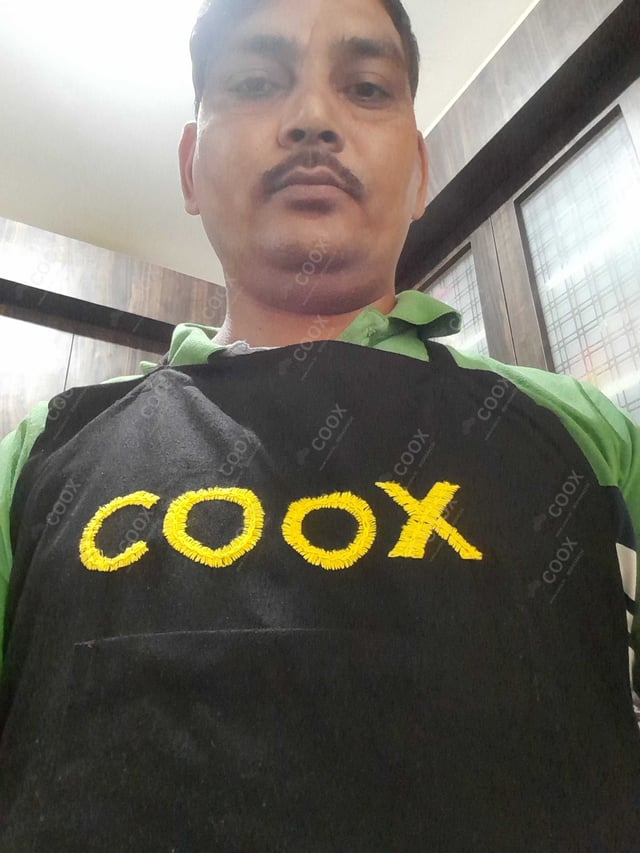 Chef from COOX at bookings. Professional cooks chefs at home