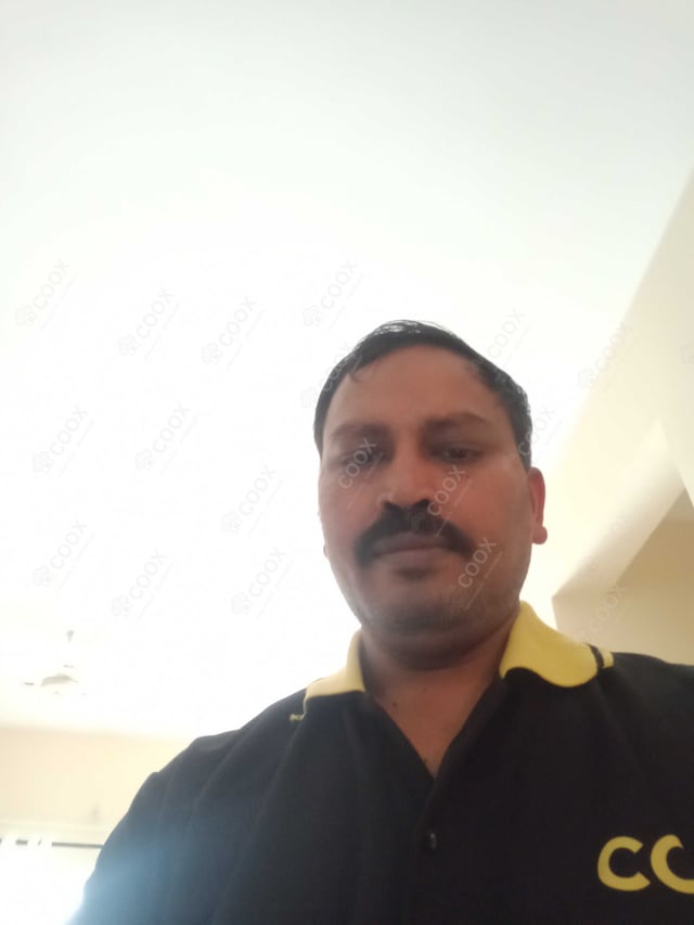 Chef from COOX at bookings. Professional cooks chefs at home