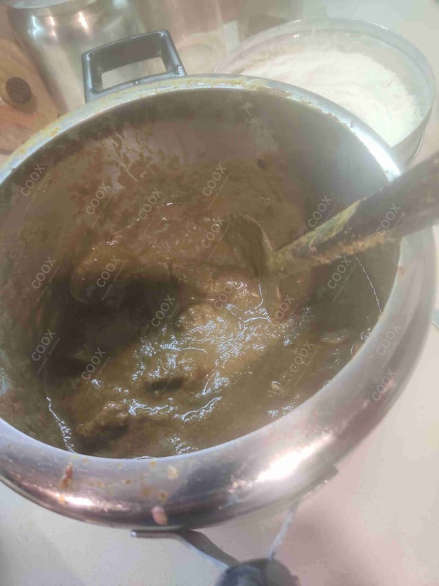 Tasty Saag Gosht cooked by COOX chefs cooks during occasions parties events at home