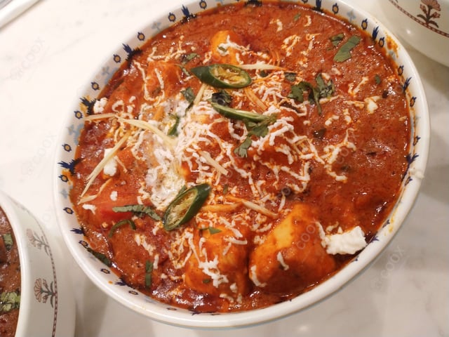 Tasty Chicken Tikka Masala cooked by COOX chefs cooks during occasions parties events at home