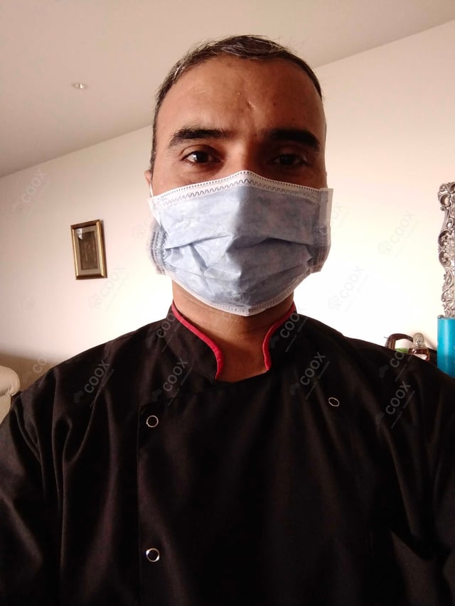 Chef from COOX at bookings. Professional cooks chefs at home