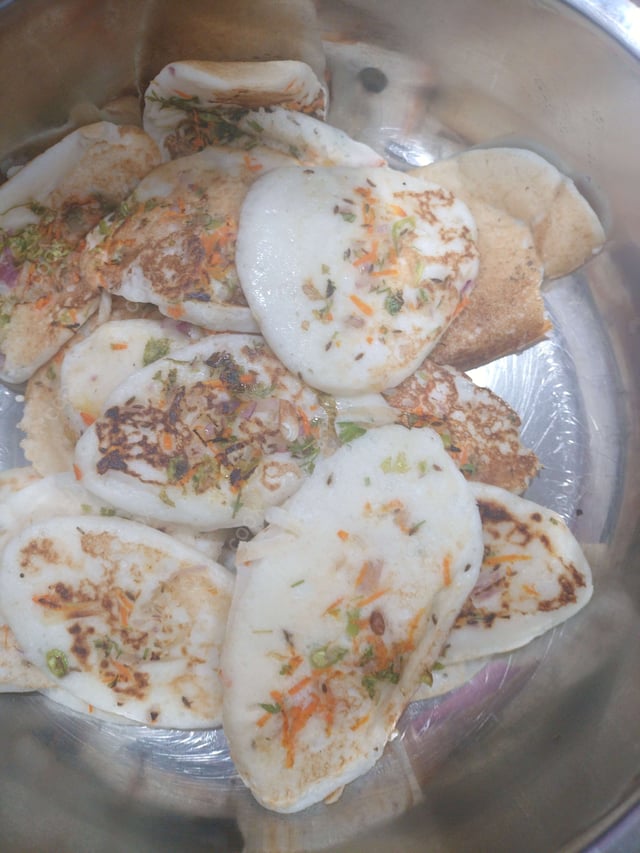 Tasty Mixed Veg Uttappam cooked by COOX chefs cooks during occasions parties events at home