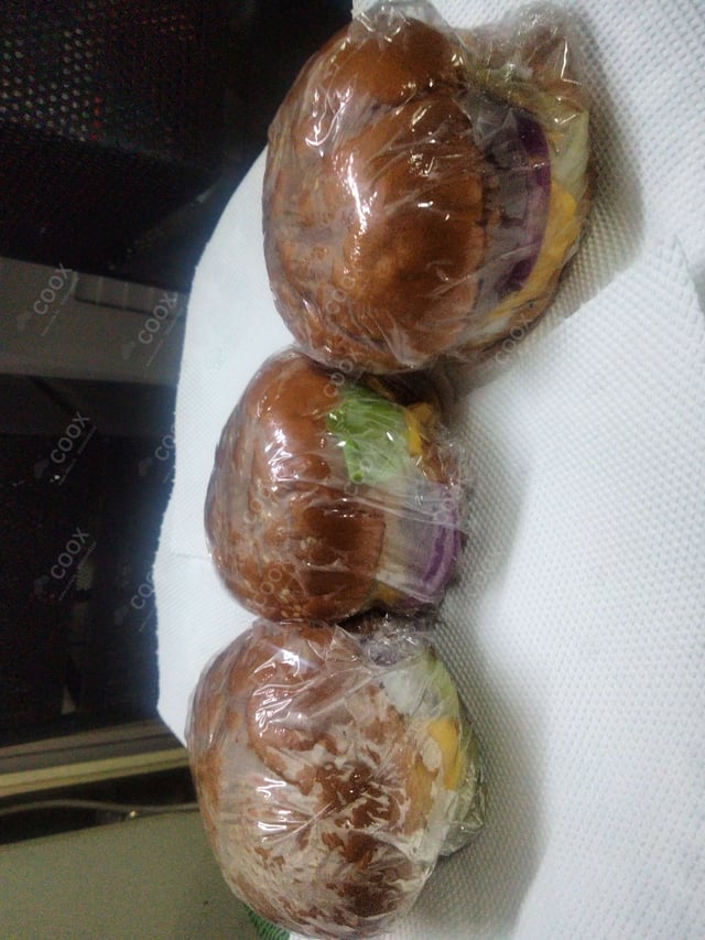 Tasty Lamb Burgers cooked by COOX chefs cooks during occasions parties events at home