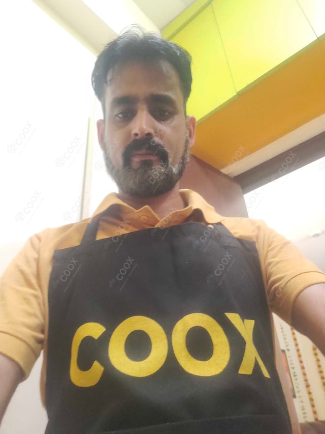 Chef from COOX at bookings. Professional cooks chefs at home