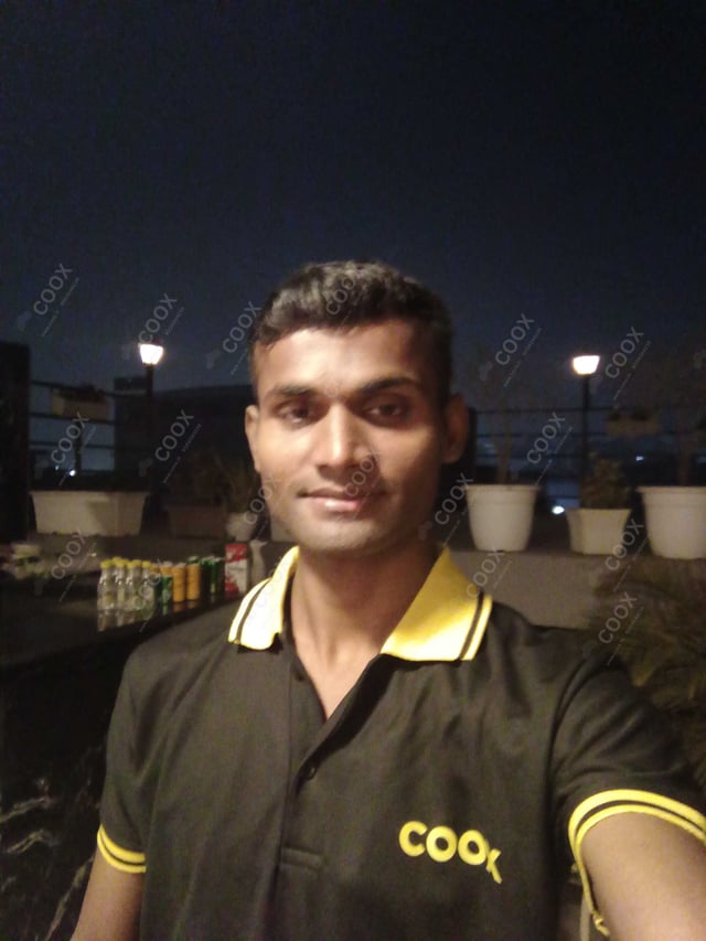 Chef from COOX at bookings. Professional cooks chefs at home