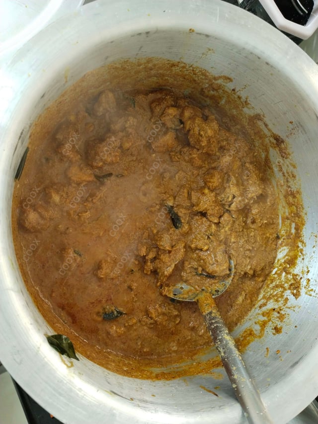 Tasty Chettinad Chicken cooked by COOX chefs cooks during occasions parties events at home