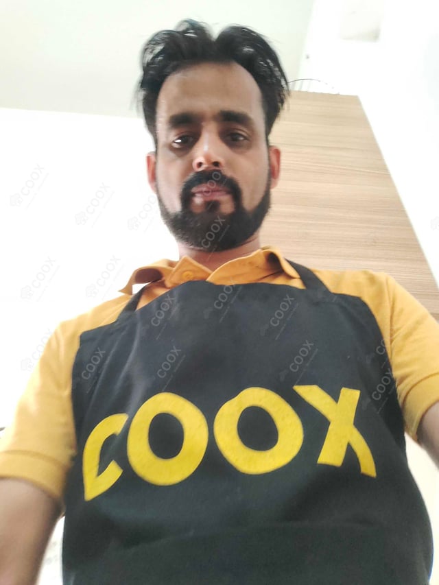 Chef from COOX at bookings. Professional cooks chefs at home