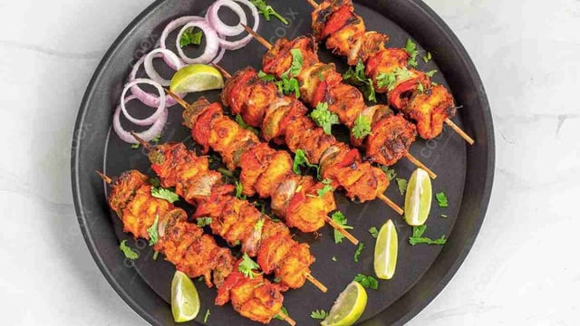 Tasty Chicken Tikka cooked by COOX chefs cooks during occasions parties events at home