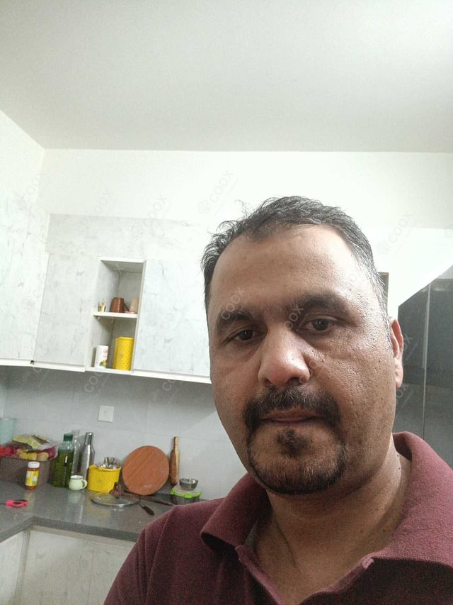 Chef from COOX at bookings. Professional cooks chefs at home