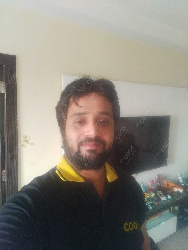 Chef from COOX at bookings. Professional cooks chefs at home