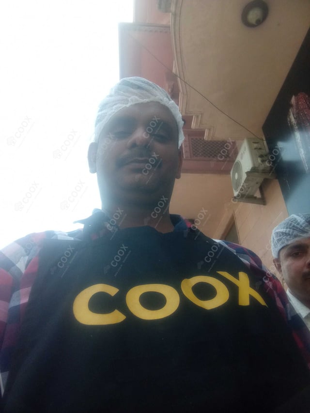 Chef from COOX at bookings. Professional cooks chefs at home