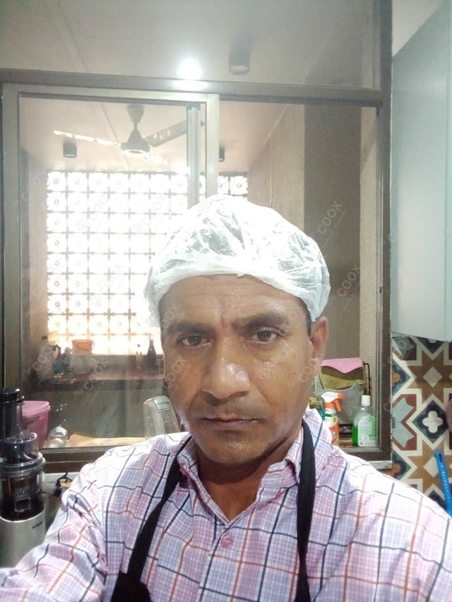 Chef from COOX at bookings. Professional cooks chefs at home