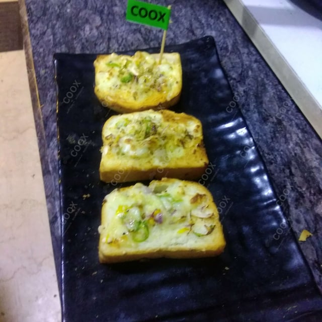Tasty Garlic Bread with Cheese cooked by COOX chefs cooks during occasions parties events at home