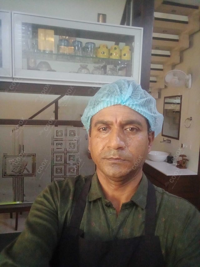 Chef from COOX at bookings. Professional cooks chefs at home