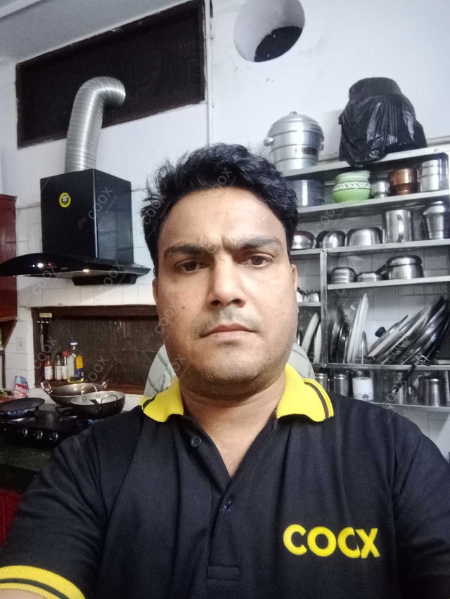 Chef from COOX at bookings. Professional cooks chefs at home