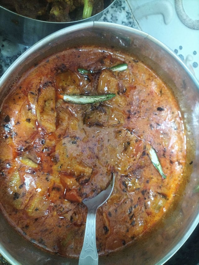 Tasty Aloo Patta Gobhi cooked by COOX chefs cooks during occasions parties events at home