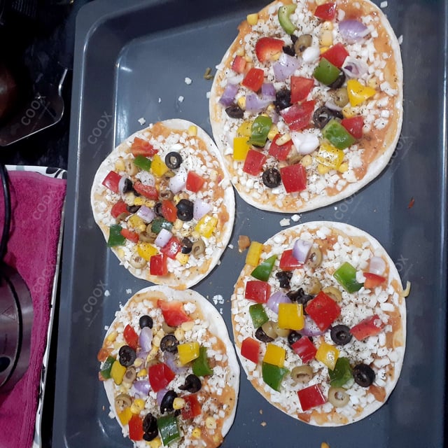 Tasty Veg Pizza cooked by COOX chefs cooks during occasions parties events at home