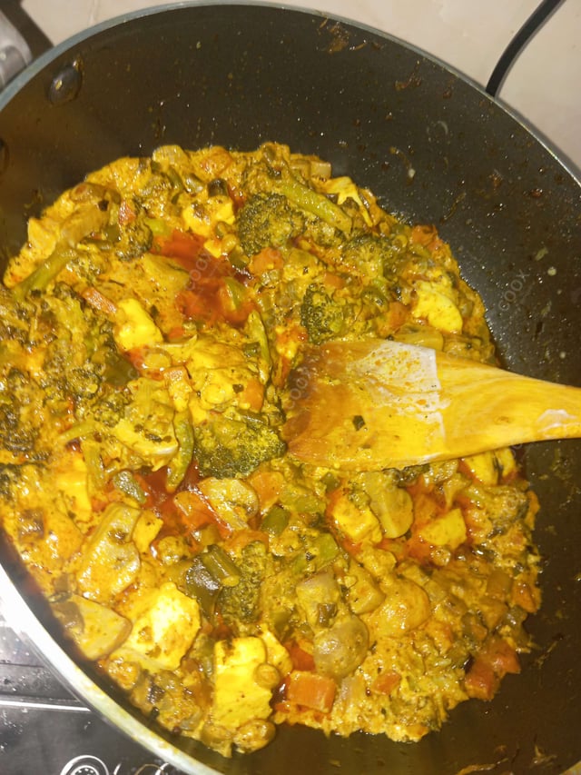 Tasty Green Thai Chicken Curry cooked by COOX chefs cooks during occasions parties events at home