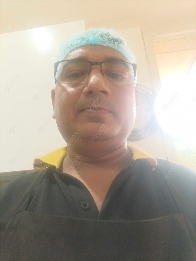 Chef from COOX at bookings. Professional cooks chefs at home