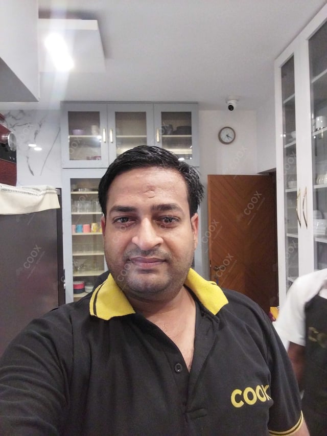 Chef from COOX at bookings. Professional cooks chefs at home