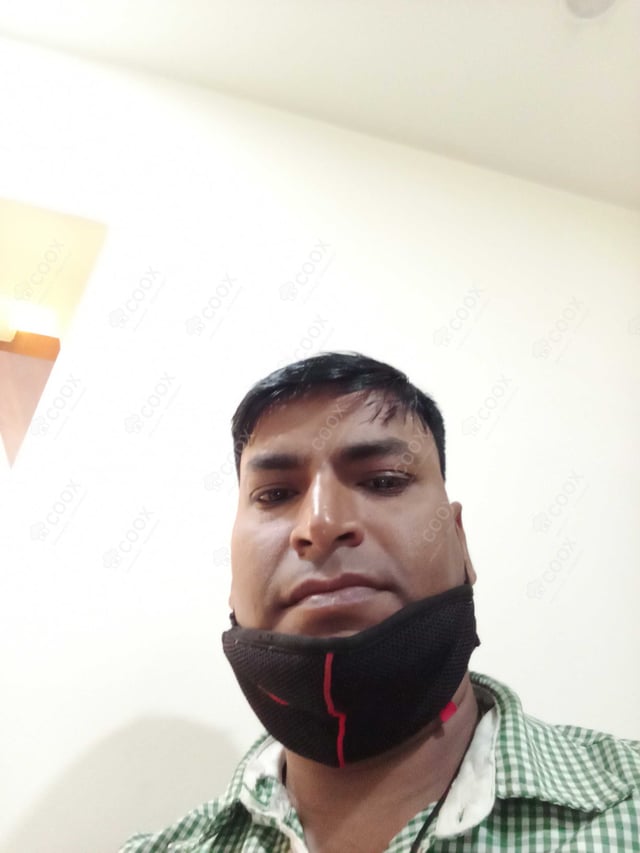 Chef from COOX at bookings. Professional cooks chefs at home