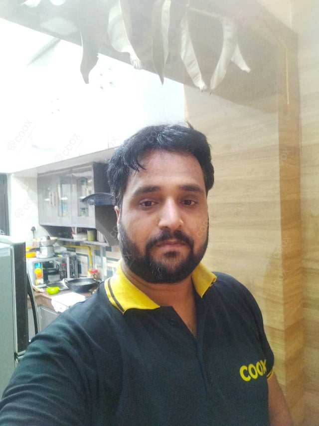 Chef from COOX at bookings. Professional cooks chefs at home