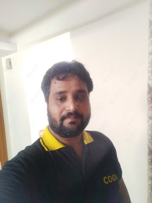 Chef from COOX at bookings. Professional cooks chefs at home