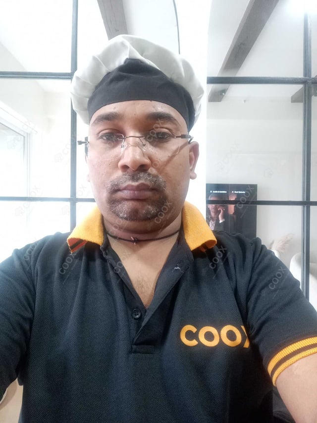 Chef from COOX at bookings. Professional cooks chefs at home