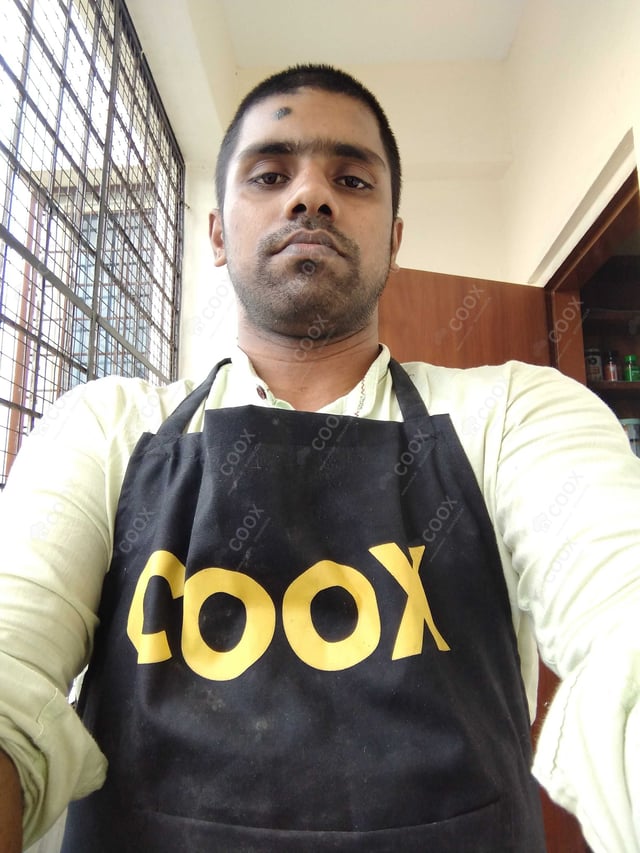Chef from COOX at bookings. Professional cooks chefs at home