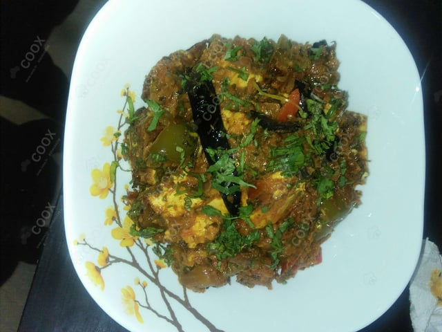 Tasty Kadhai Paneer cooked by COOX chefs cooks during occasions parties events at home