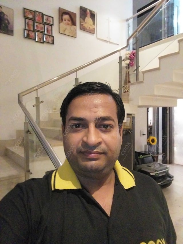 Chef from COOX at bookings. Professional cooks chefs at home