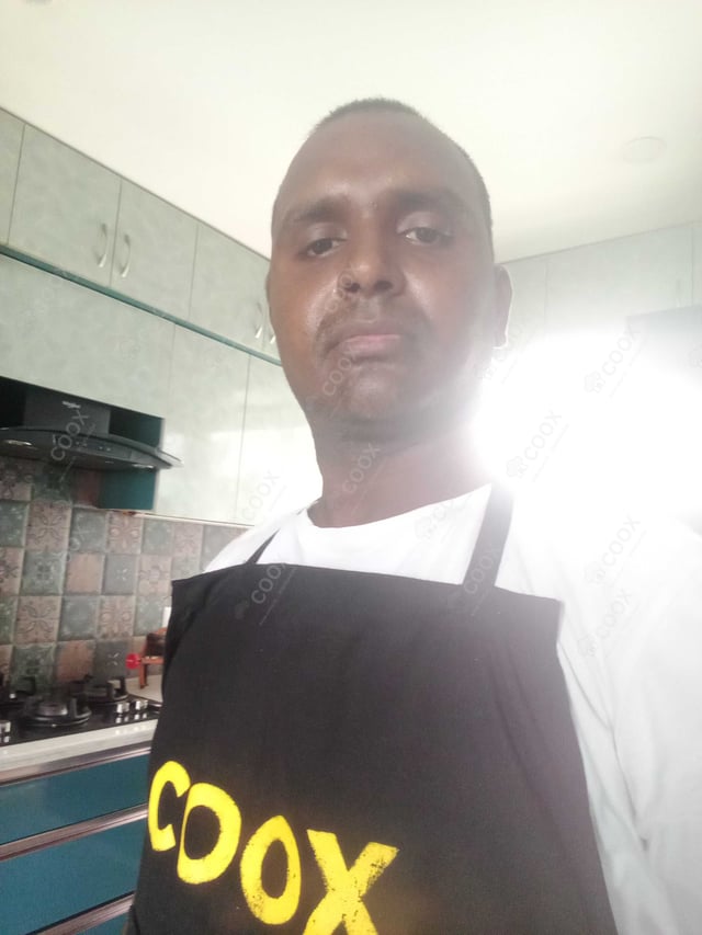 Chef from COOX at bookings. Professional cooks chefs at home