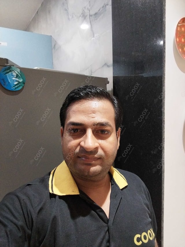 Chef from COOX at bookings. Professional cooks chefs at home