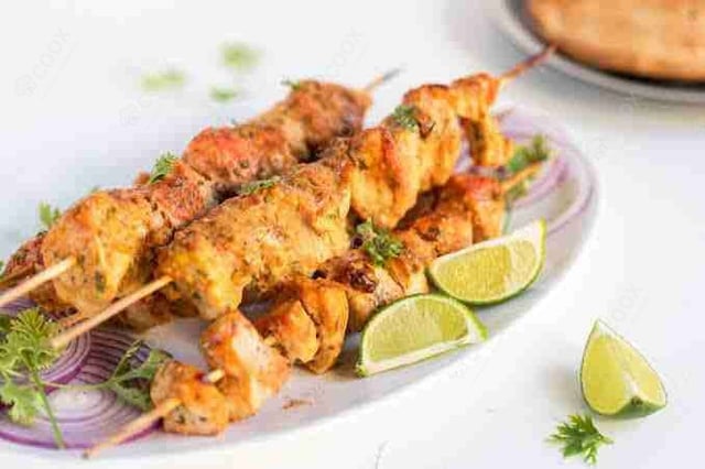 Tasty Chicken Tikka cooked by COOX chefs cooks during occasions parties events at home