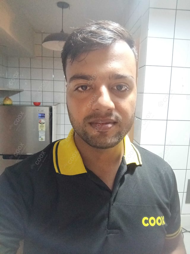 Chef from COOX at bookings. Professional cooks chefs at home