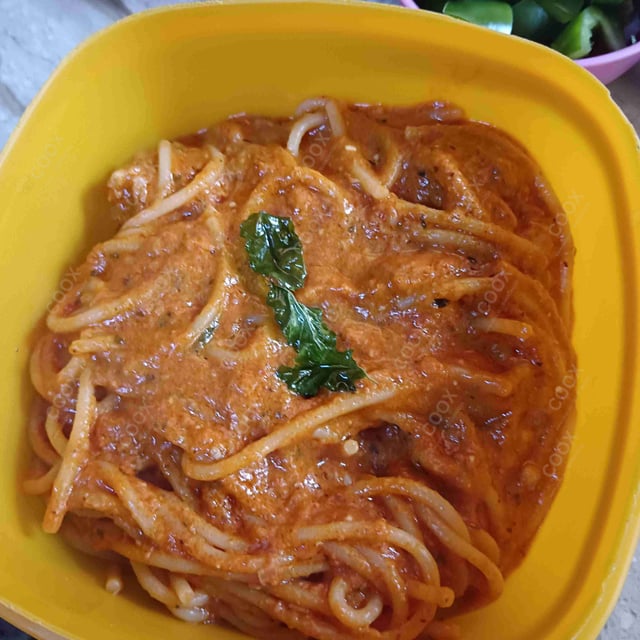 Tasty Spaghetti with Meatballs cooked by COOX chefs cooks during occasions parties events at home