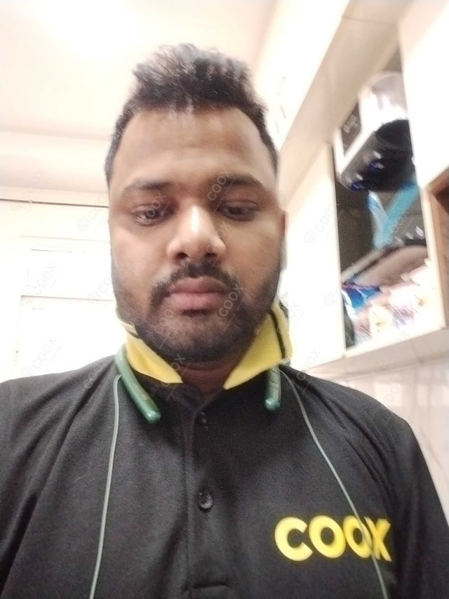 Chef from COOX at bookings. Professional cooks chefs at home