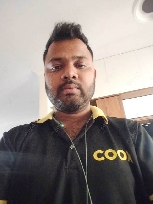 Chef from COOX at bookings. Professional cooks chefs at home