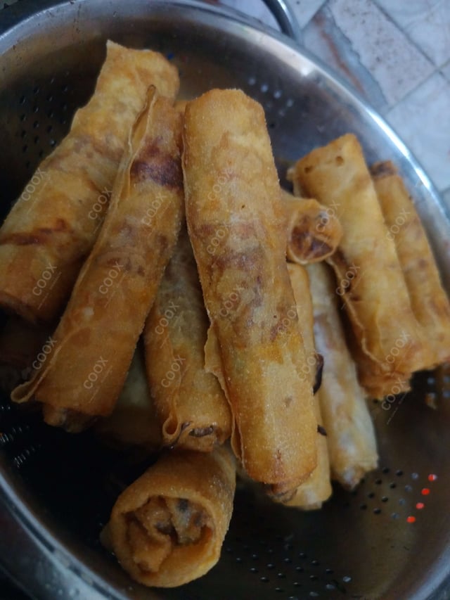 Tasty Chicken Spring Rolls cooked by COOX chefs cooks during occasions parties events at home