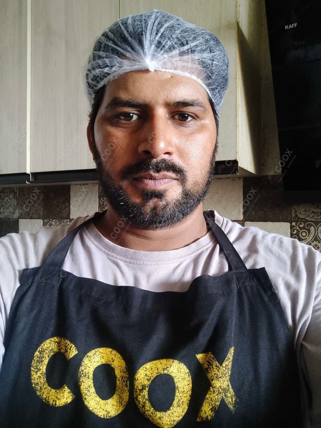 Chef from COOX at bookings. Professional cooks chefs at home