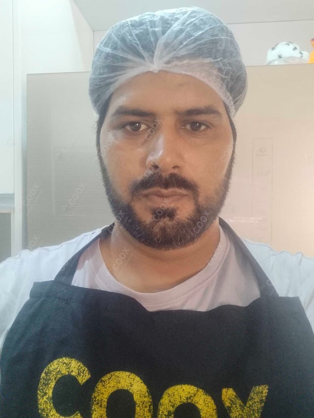 Chef from COOX at bookings. Professional cooks chefs at home