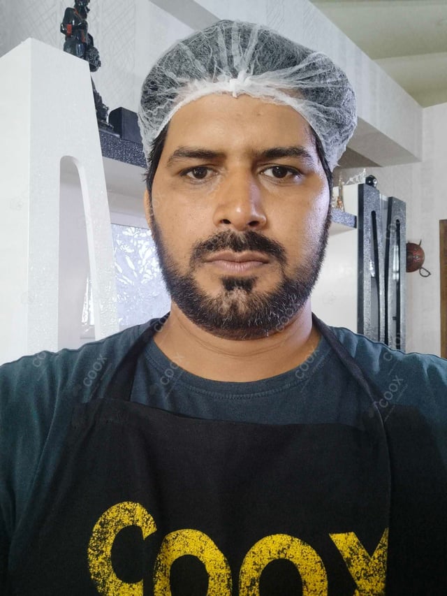 Chef from COOX at bookings. Professional cooks chefs at home