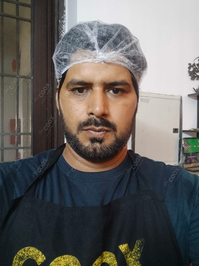 Chef from COOX at bookings. Professional cooks chefs at home