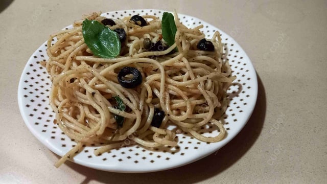 Tasty Spaghetti Aglio e Olio cooked by COOX chefs cooks during occasions parties events at home