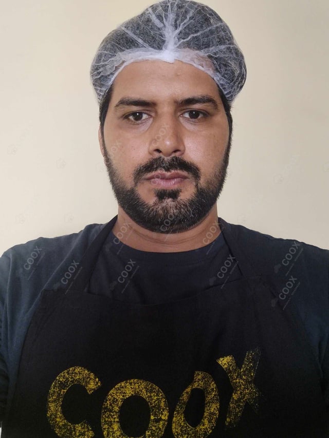 Chef from COOX at bookings. Professional cooks chefs at home