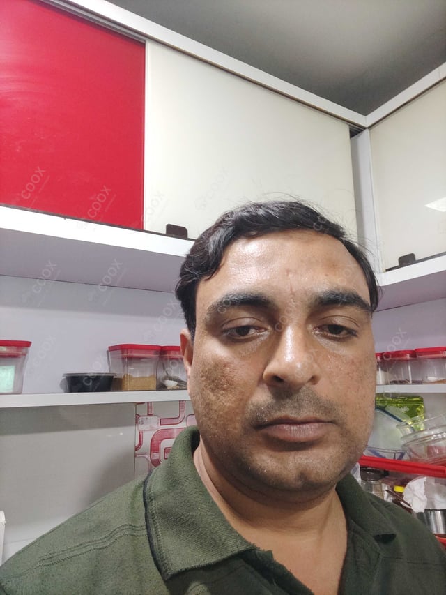 Chef from COOX at bookings. Professional cooks chefs at home