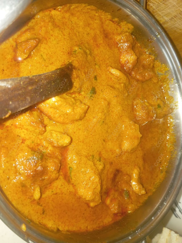 Tasty Chettinad Chicken cooked by COOX chefs cooks during occasions parties events at home